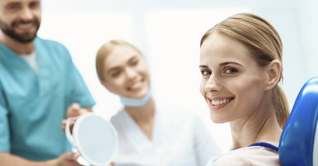 ¿quieres ponerte un implantes dentales? esto es lo que tienes que saber