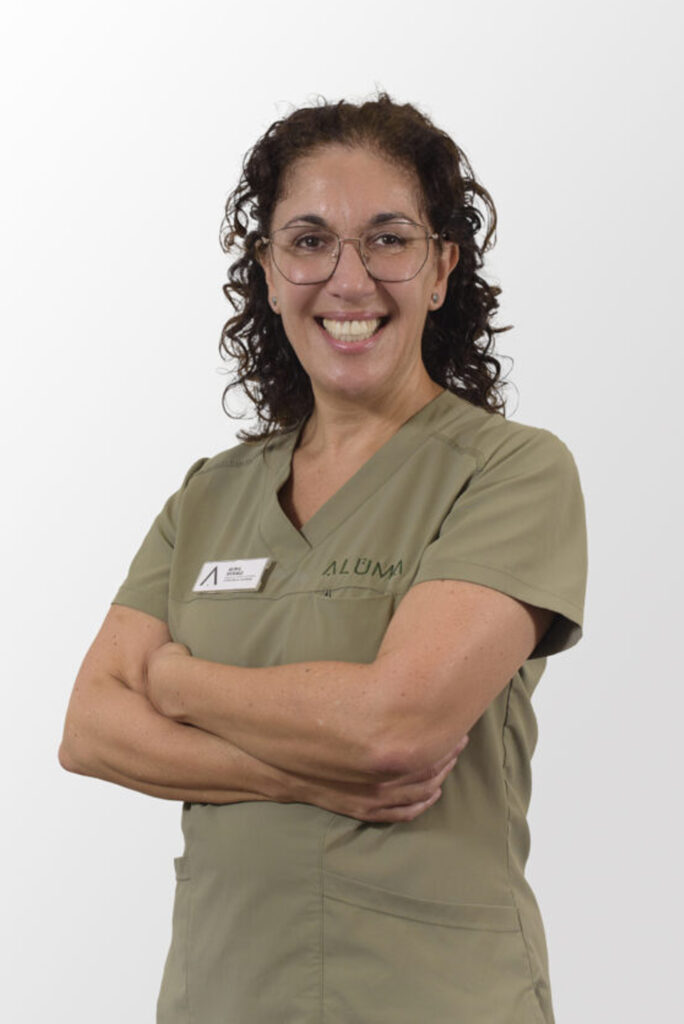 mina 1 1709x2560.jpg