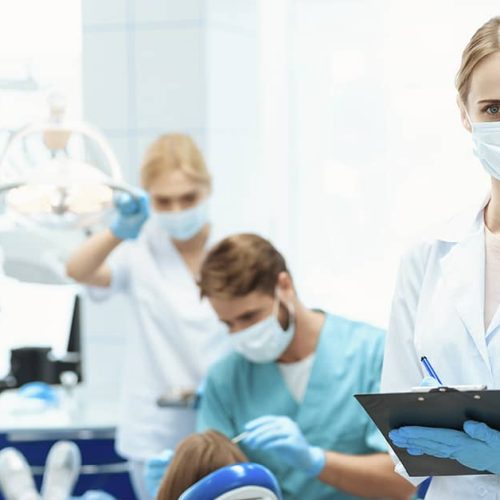 cómo cuidar tus implantes dentales correctamente